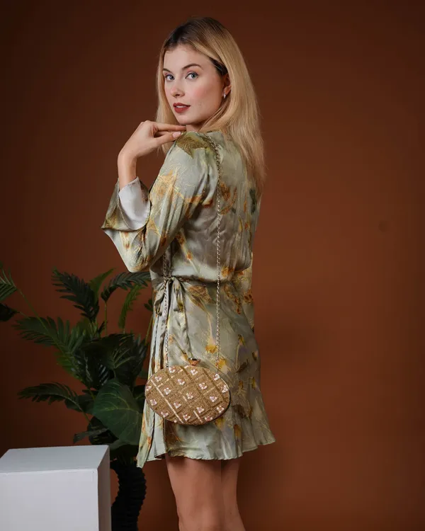 Lunara_Gold_Bloom_Clutch